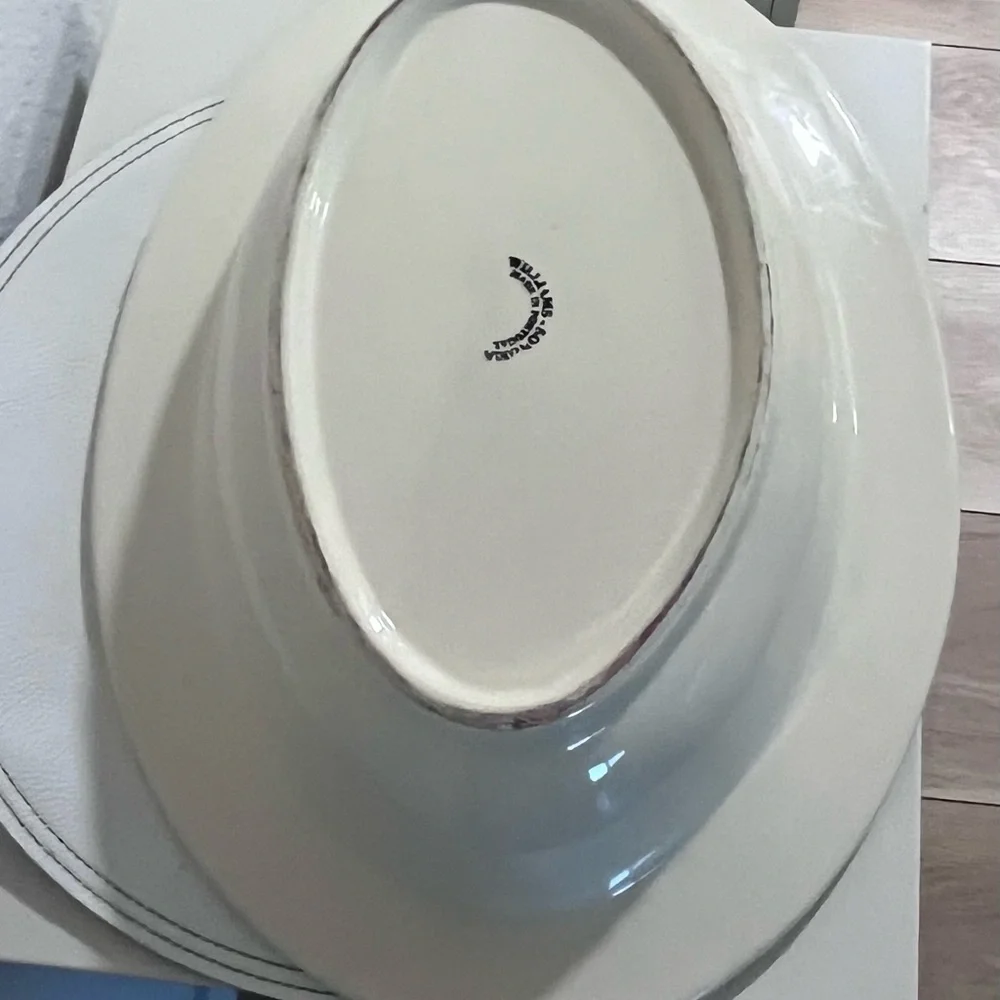 Set of Cream Oval Serving Bowls